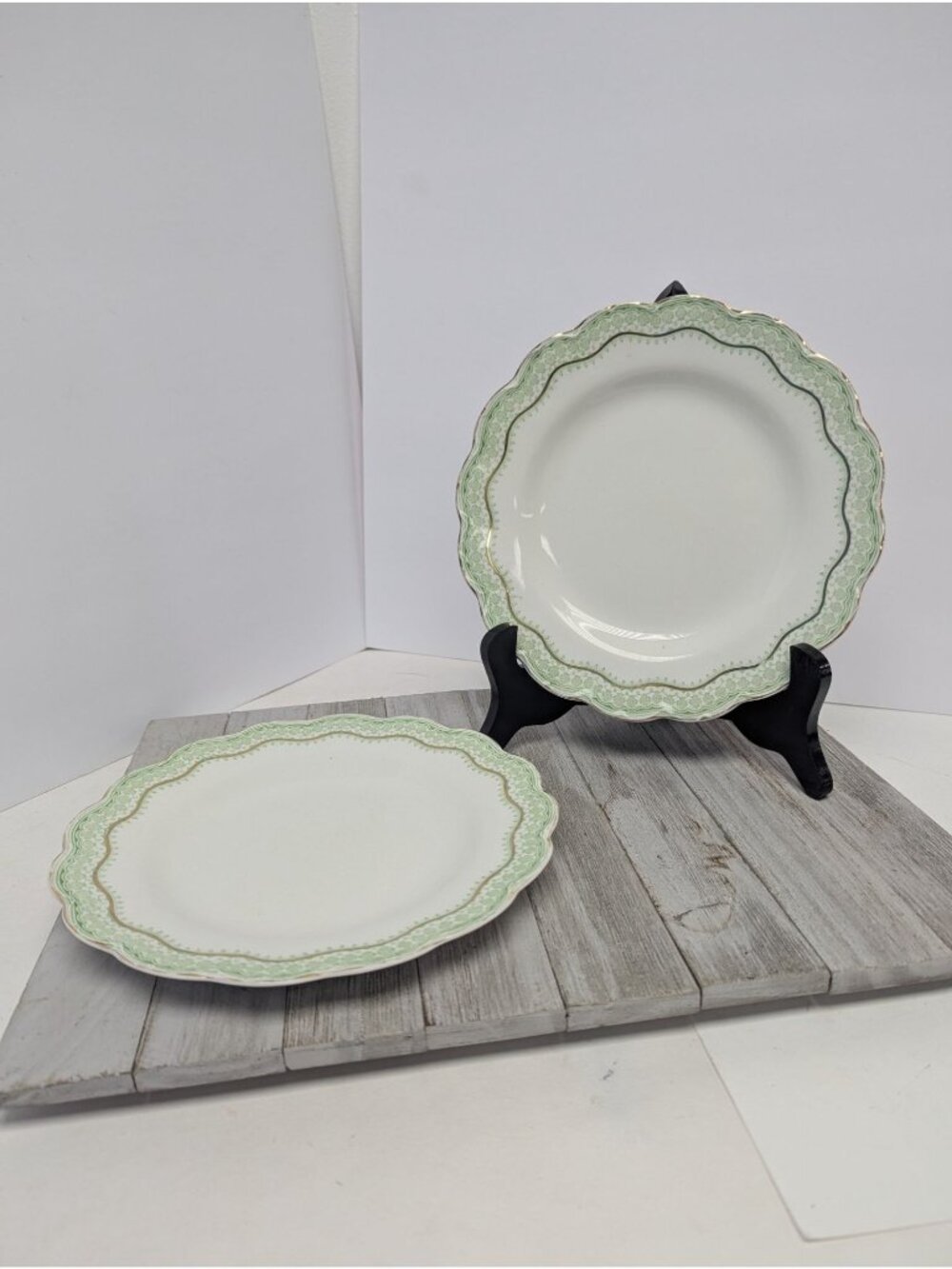 Johnson Bros Ruth #1 Dinner Plates 9" Set of 2 Green Gold Bone China